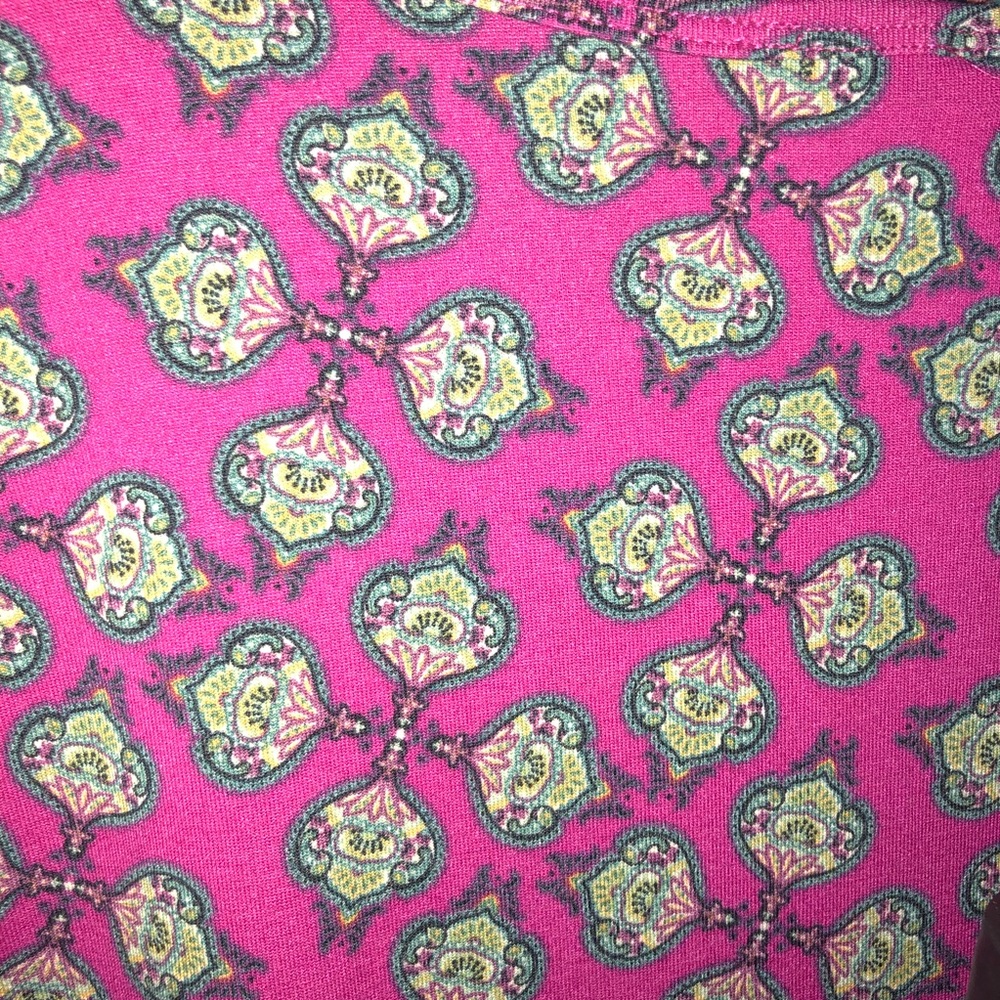 Lularoe Classic Tee NWOT‼️ - Picture 2 of 2